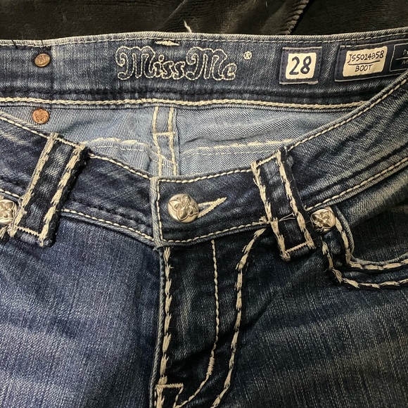 Size 28 Boot cut Miss Me Jeans - Picture 3 of 3